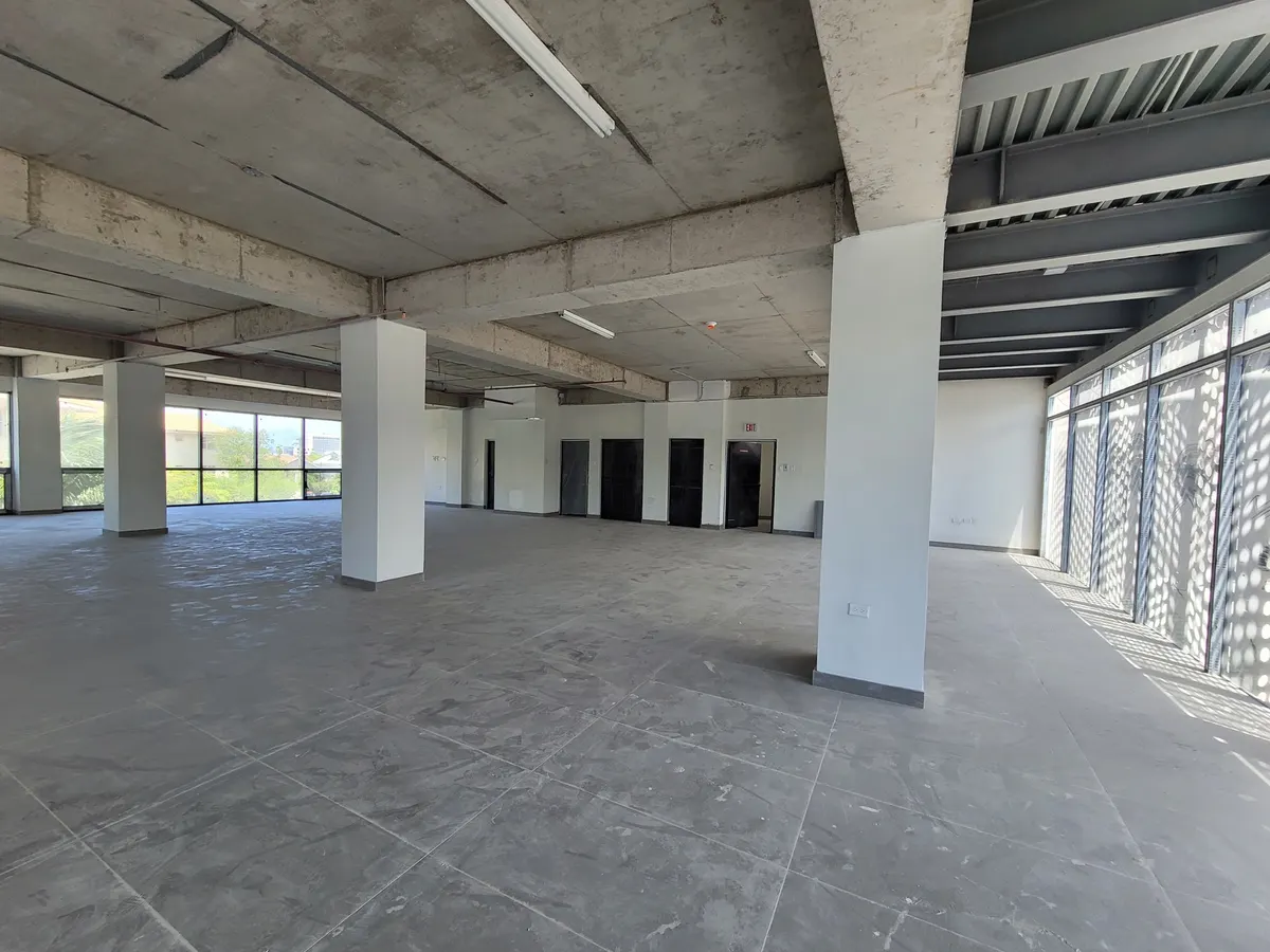 Open commercial floor at 23 LMR with tiled finishes and perimeter glazing