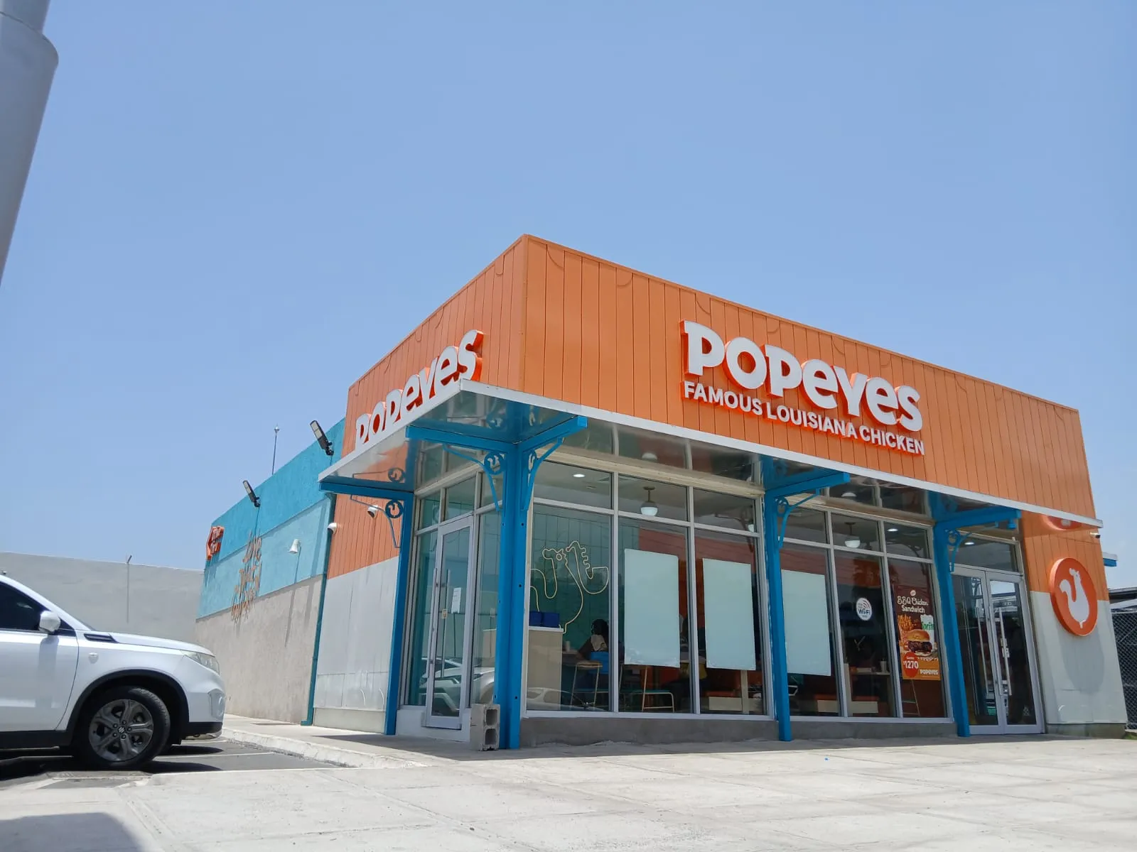 Popeyes restaurant corner facade and glazing